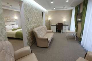Отель Hotel Alesya Солигорск Улучшенный двухместный номер с 1 кроватью-5